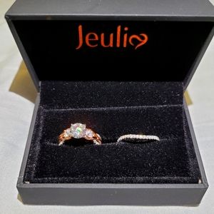 Engagement ring and band set